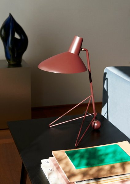 &Tradition̲ǥTripod HM9 table lamp, maroonץơ֥饤(W260D320H450mm)