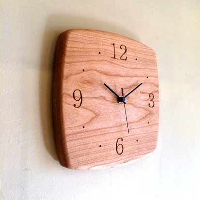 木製掛け時計　チェリー無垢材　ギフトにお勧めうたたねの木の小物