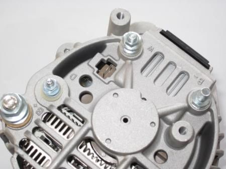 ボルボペンタエンジンのオルタネーターASSY D4,D6用 12V115A ボルボペンタエンジンのオルタネーターASSY D4,D6用 12V115A