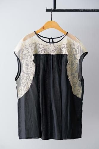 nesessaireembroidery blouse  (Black)