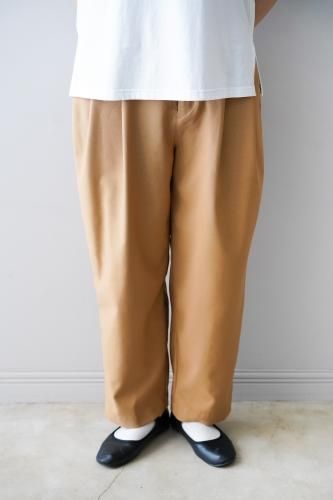 UNIVERSAL TISSU  Tapered Pants (Mocha)