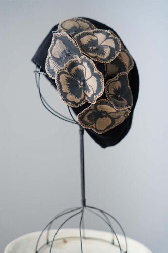 バラ色の帽子 Flower ｍotif beret(Black)