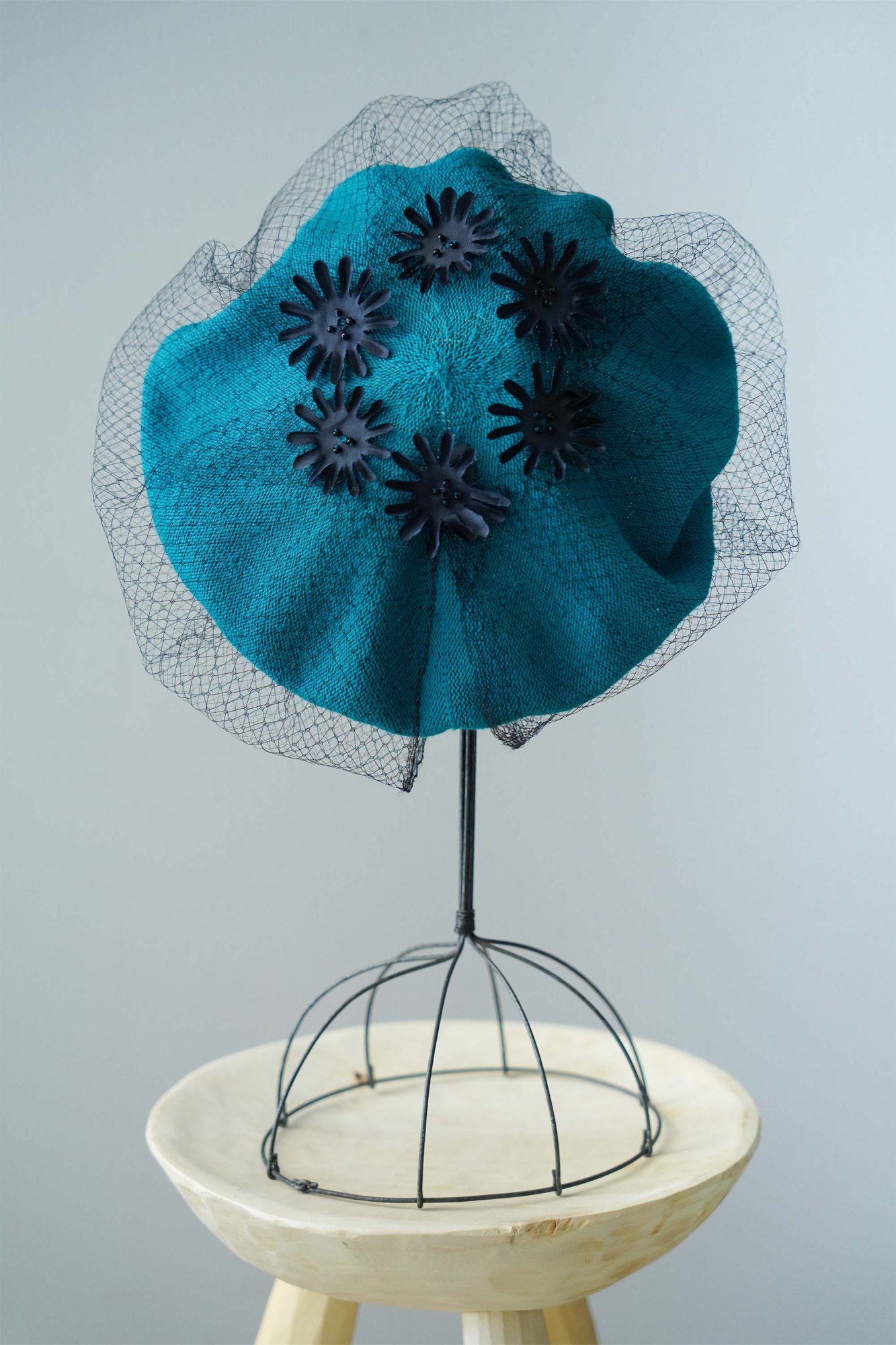 バラ色の帽子 フラワーネットベレー帽(ブルー)｜mofmofオンライン