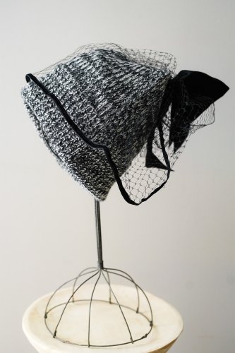 バラ色の帽子 Tulle motif knit cap（Gray）