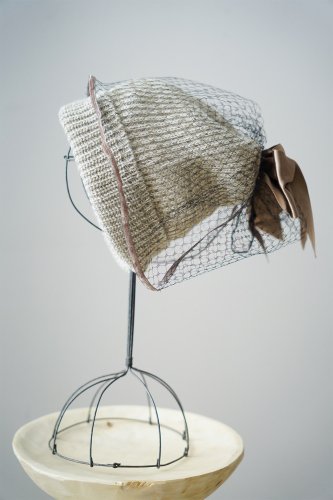 バラ色の帽子 Tulle motif knit cap（Beige）
