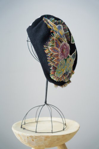 バラ色の帽子 Flower fringe beret（Black）