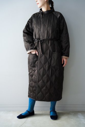 - by RYOJI OBATA Quilted surgical gown  (Brown)