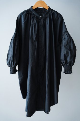 UNIVERSAL TISSU Triple shirring band collar blouse（Black）