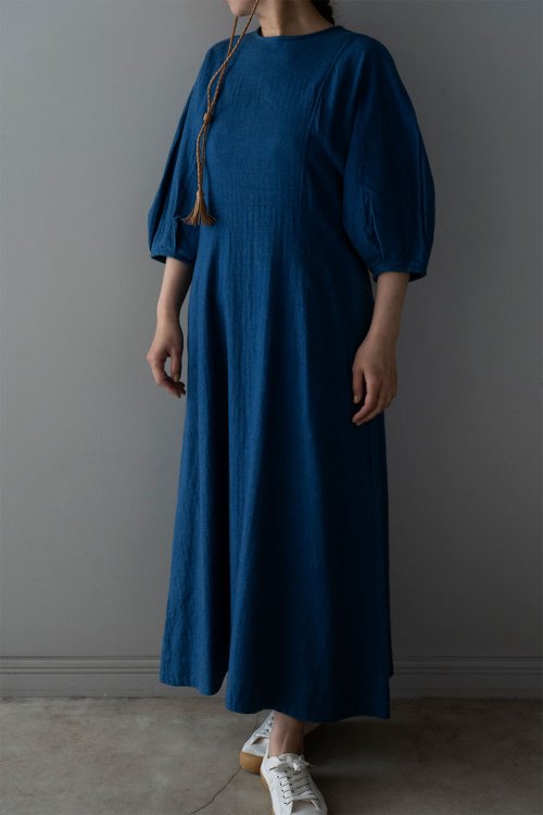 UNIVERSAL SEVEN Soft denim herringbone puff sleeve dress（ Blue ）