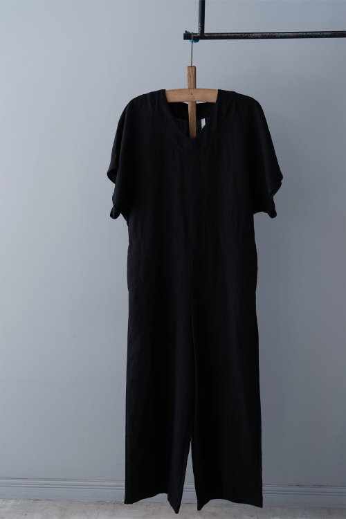 UNIVERSAL TISSU Triple Washer Linen Short Sleeve All-in-one（ Black ）
