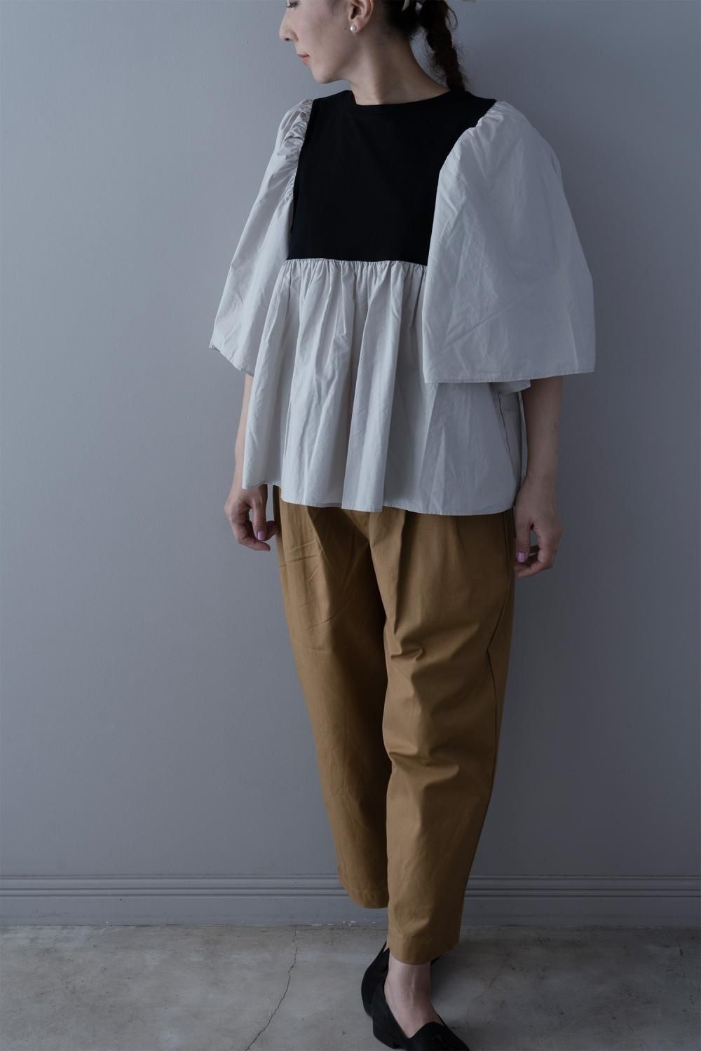 UNIVERSAL SEVEN Classic Tenjiku Bicolor Gather Flare Pullover Black  Greige 