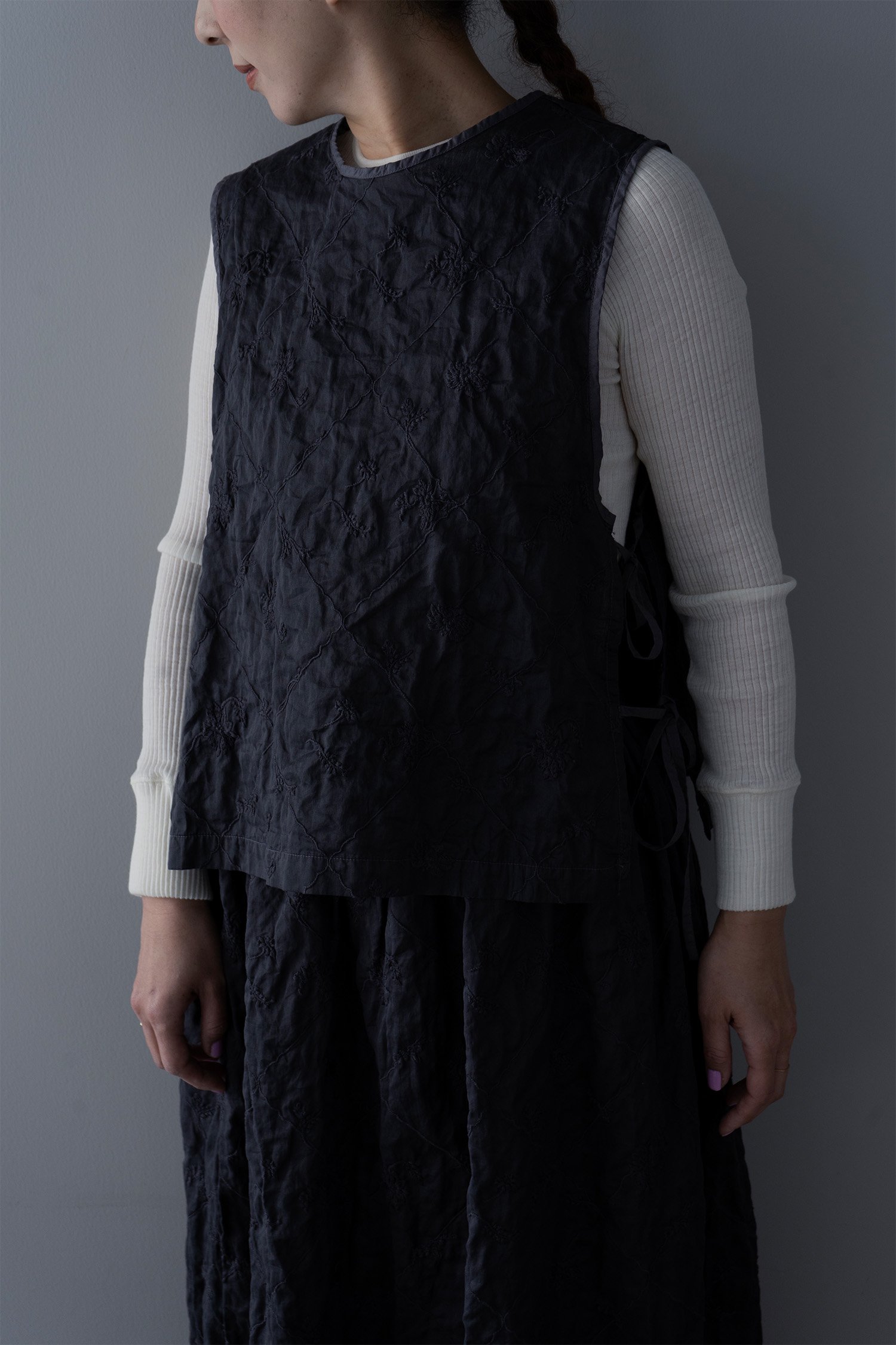 Heriter Embroidery Gilet ( Charcoal )