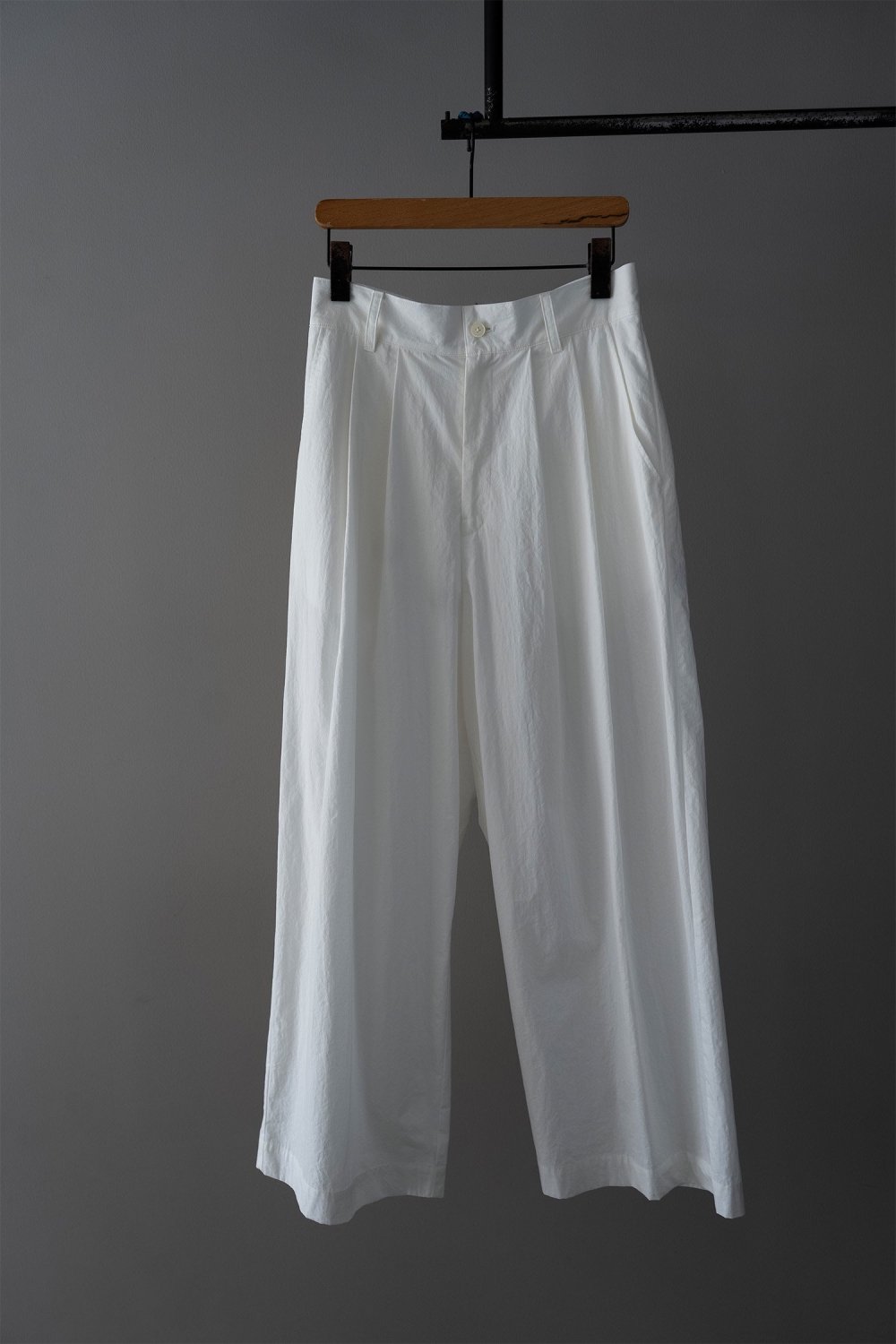 WONDER FULL LIFE Standard / Dump | Tuck Wide Pants White 
