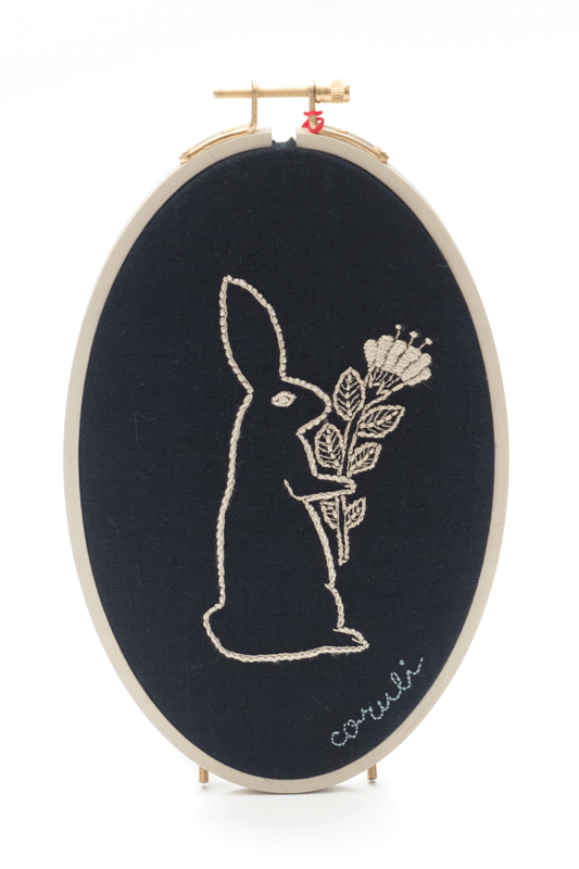 coruli 刺繍飾り枠　リトアニアのうさぎ１サムネイル