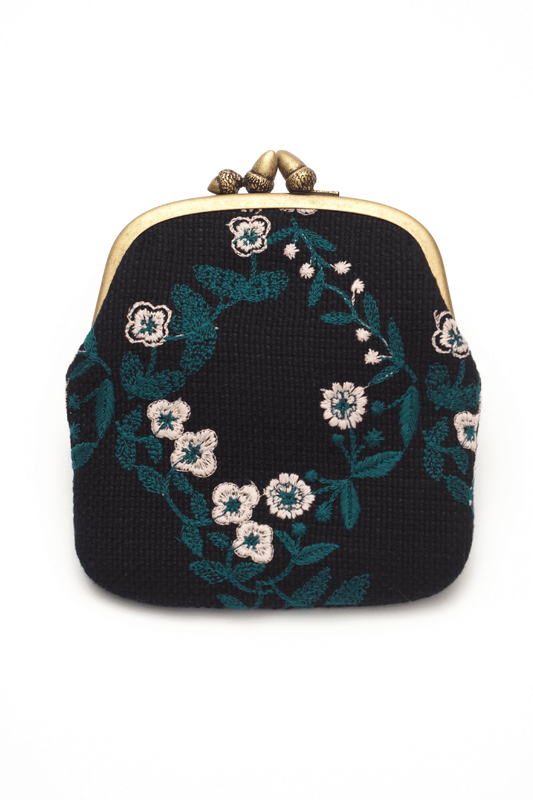 ミナペルホネン cuddle purse がま口 財布 ウォレット 小物 刺繍 ミナペルホネン cuddle purse がま口 財布 ウォレット 小物 刺繍