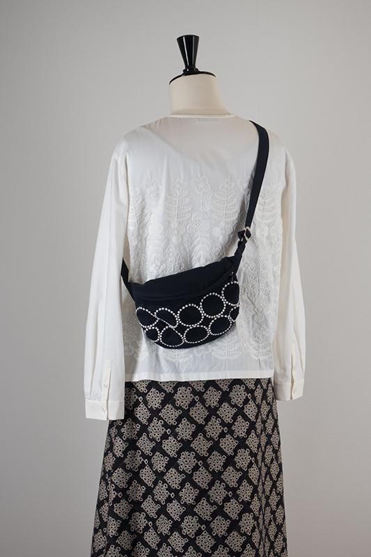 ✩ハッピー＊✩ミナペルホネン　ころんとミニポーチ　シンフォニー　ヴィレッジ ✩ハッピー＊✩ミナペルホネン ころんとミニポーチ シンフォニー