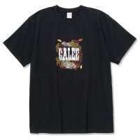 【CALEE/キャリー】STRETCH CALEE FEATHER LOGO T-SHIRT　BLACK　Tシャツ