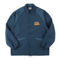 <img class='new_mark_img1' src='https://img.shop-pro.jp/img/new/icons24.gif' style='border:none;display:inline;margin:0px;padding:0px;width:auto;' />【STANDARD CALIFORNIA】SD OUTDOOR LOGO PATCH COACH JACKET　NAVY　コーチジャケット　スタンダードカリフォルニア