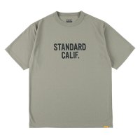 <img class='new_mark_img1' src='https://img.shop-pro.jp/img/new/icons50.gif' style='border:none;display:inline;margin:0px;padding:0px;width:auto;' />【STANDARD CALIFORNIA】SD TECH DRY LOGO T　OLIVE　Tシャツ　スタンダードカリフォルニア