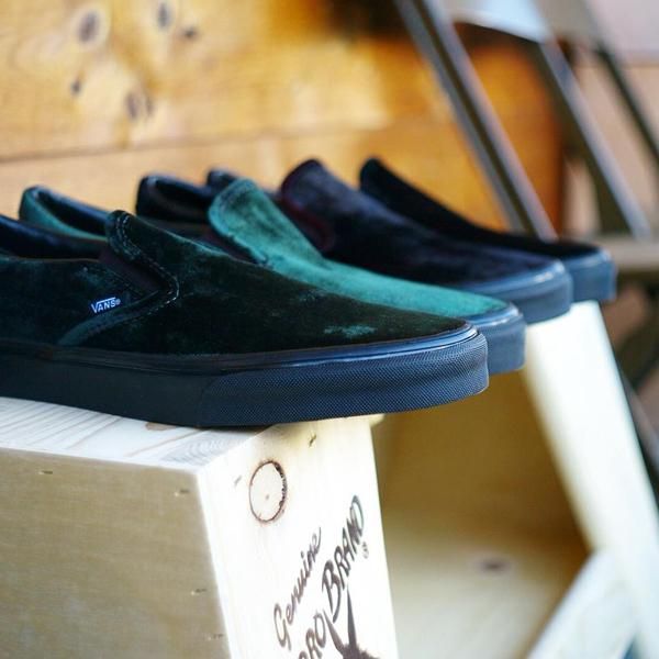 Vans green clearance velvet slip on