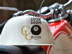 Cloveru × THE SHOWroom 8th Anniv Limited NEW STANDARD BB WHITE CAP 2021.<img class='new_mark_img2' src='https://img.shop-pro.jp/img/new/icons47.gif' style='border:none;display:inline;margin:0px;padding:0px;width:auto;' />