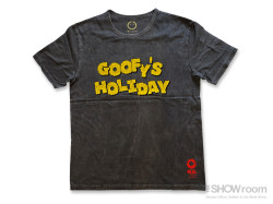 GOOFY`S HOLIDAY Tee - Rock Black<img class='new_mark_img2' src='https://img.shop-pro.jp/img/new/icons5.gif' style='border:none;display:inline;margin:0px;padding:0px;width:auto;' />