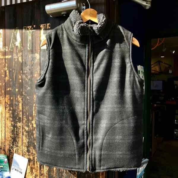 サイズ限定セール　green clothing グリーンクロージング BOA VEST ボアベスト CHARCOAL BOAxBLACK CHECK  【ミッドレイヤー】【ベスト】【リバーシブル】 - スノースクートオンラインプロショップ 中古　ニューモデル　メンテナンス　カスタム　レンタル 全国発送 