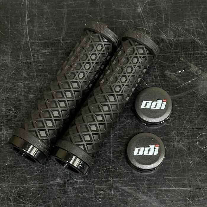 ODI オーディーアイ Silicone Lock-On Grip 130mm 【自転車