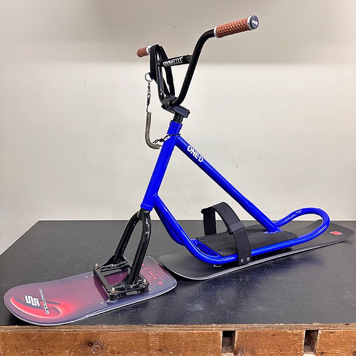 中古入門モデル】スノースクート SNOWSCOOT ONE-D ブルー【未使用ボードカスタム】【整備済み】 - スノースクートオンラインプロショップ  トゥーレイトスポーツ 中古 ニューモデル メンテナンス カスタム レンタル 全国発送 snowscoot online proshop  -toolatesports