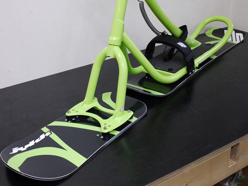 スノースクート Jykk Japan SNOWSCOOT 2011モデル STYLE-F Neon Green - スノースクートオンラインプロショップ  中古 ニューモデル メンテナンス カスタム レンタル 全国発送 snowscoot online proshop -toolatesports