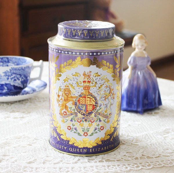 エリザベス女王在位７０年記念紅茶缶 ティーキャディ バッキンガム宮殿 