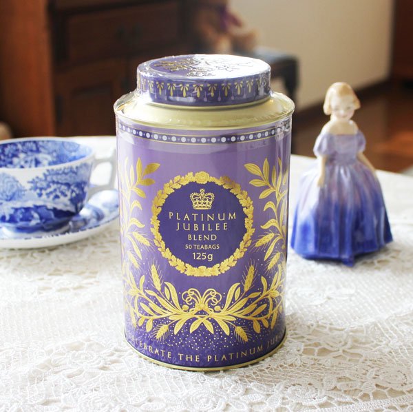 プラチナ・ジュビリー　紅茶缶　エリザベス女王即位７０年記念　バッキンガム宮殿