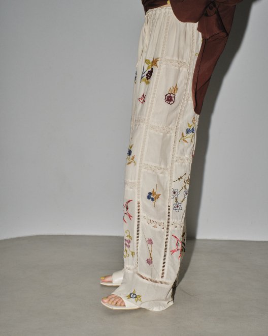 TODAYFUL (トゥデイフル）Embroidery Patchwork Trousers ★ 24春夏予約2【12410703】パンツ 入荷予定  : 8月中旬～ - 通販セレクトショップ HeartySelect | 