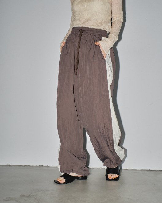 TODAYFUL (トゥデイフル）Nylon Line Pants ★ 24春夏予約【12410716】パンツ 入荷予定 : 4月下旬～ -  通販セレクトショップ HeartySelect | TODAYFUL.SNIDEL.CELFORD.COCODEAL等正規取扱　大阪枚方くずは