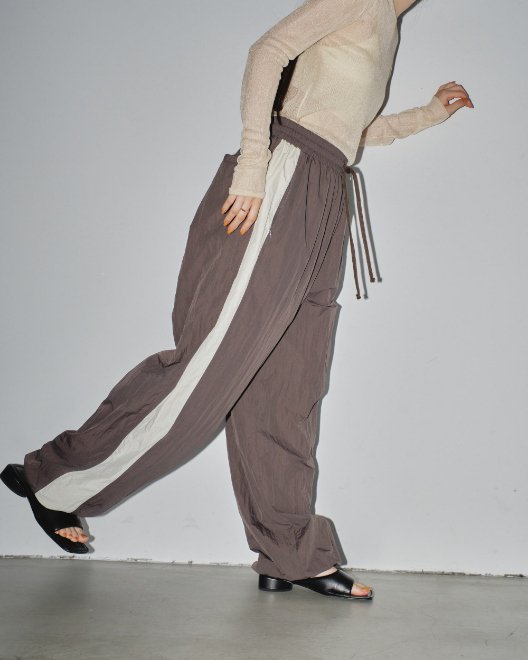 TODAYFUL (トゥデイフル）Nylon Line Pants ★ 24春夏予約【12410716】パンツ 入荷予定 : 4月下旬～ -  通販セレクトショップ HeartySelect | TODAYFUL.SNIDEL.CELFORD.COCODEAL等正規取扱　大阪枚方くずは