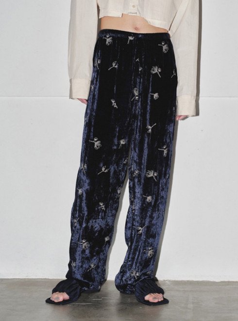 TODAYFUL (トゥデイフル）Embroidery Velour Pants★ 24秋冬予約【12420703】パンツ 入荷予定 : 8月下旬～  - 通販セレクトショップ HeartySelect | TODAYFUL.SNIDEL.CELFORD.COCODEAL等正規取扱　大阪枚方くずは