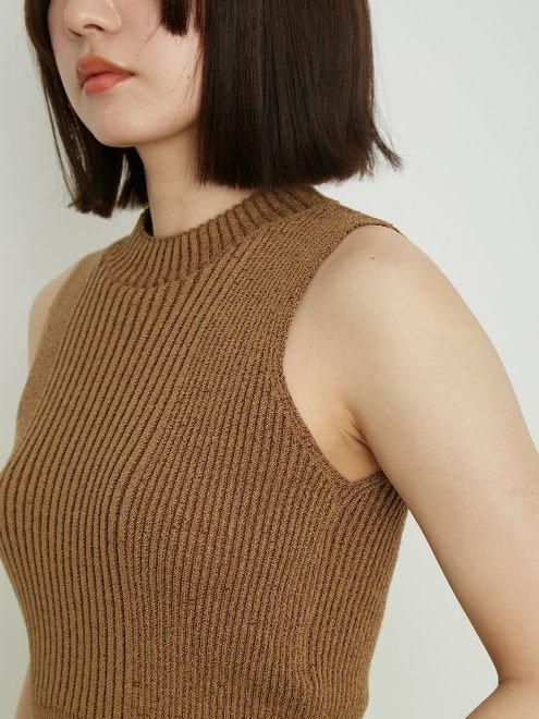 Lily Brown （リリーブラウン)バックオープンカップ付きノースリ