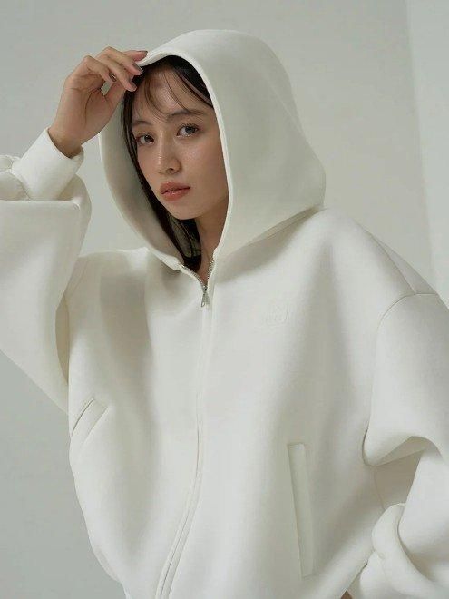 新品　SNIDEL エンボスロゴフーディー　パーカー　ホワイト SNIDEL エンボスロゴフーディー SNIDEL スナイデル エンボスロゴ