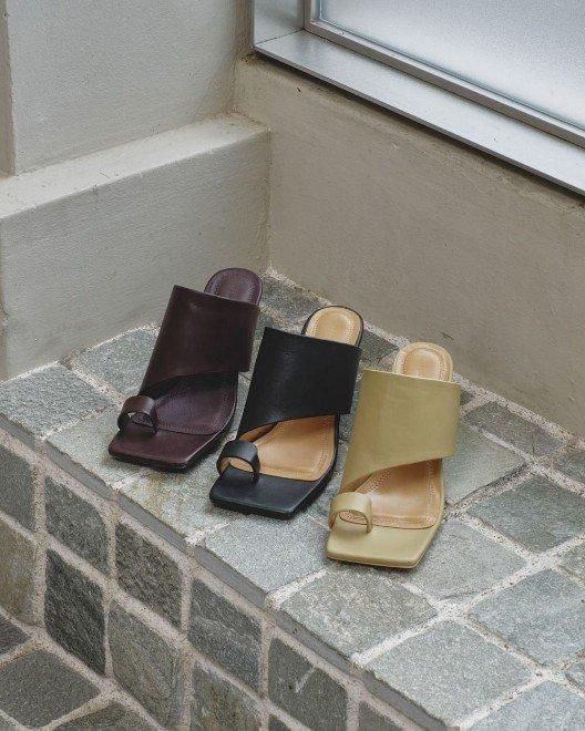 TODAYFUL - 【箱・布袋付】38 Leather Belt Sandals blackの通販