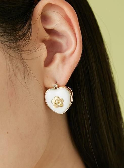 Lily Brown （リリーブラウン)【MARY QUANT】カラーピアス 25春