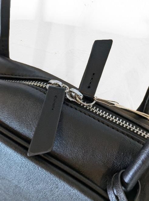 Ecoleather Boston Bag anuke 最終価格 ànuke Ecoleather Boston Bag ． 程良い大きさで日常使いし