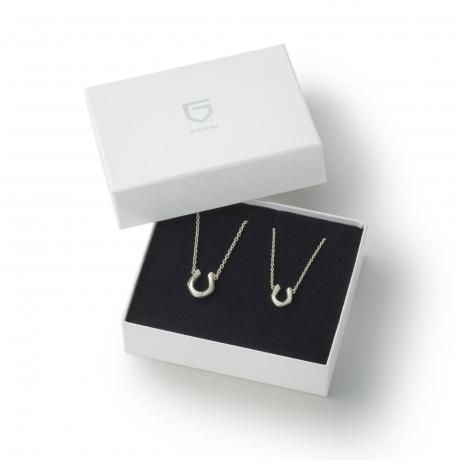 GARNI / - PAIR JEWELRY -
Crockery Horseshoe Pendant [2 pcs set]
