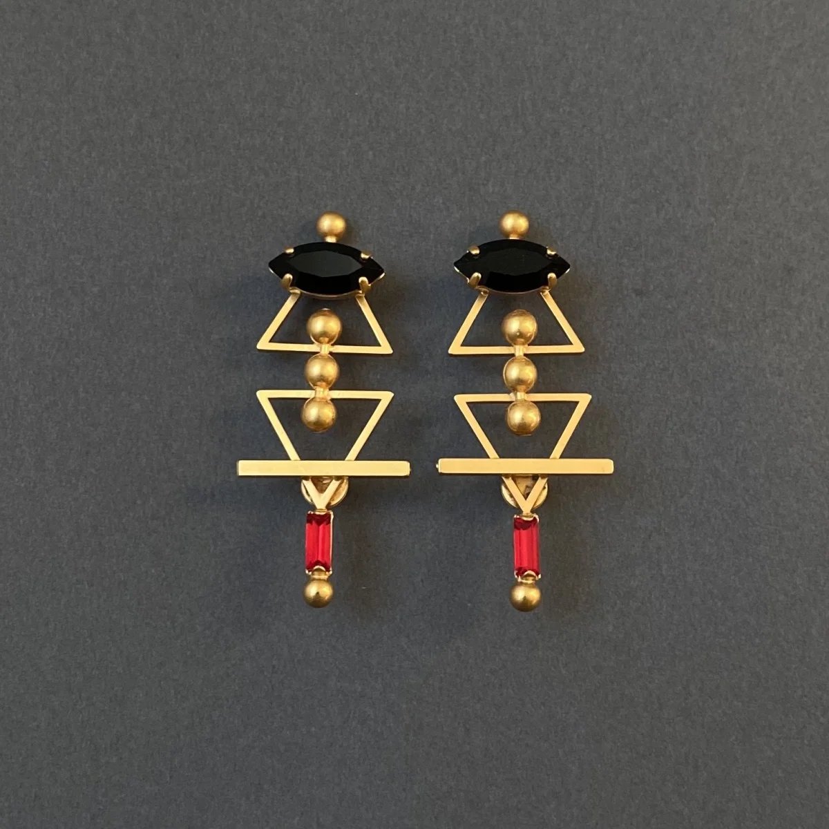 future triangle pierces(earrings) gold