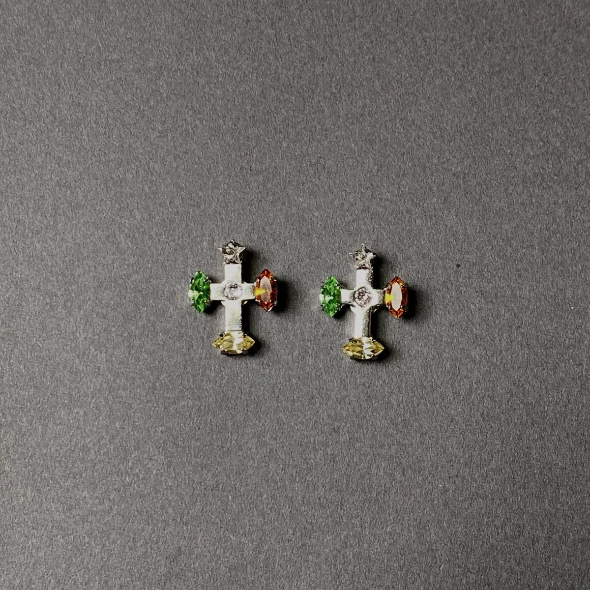 future petit cross pierces (earrings) silver