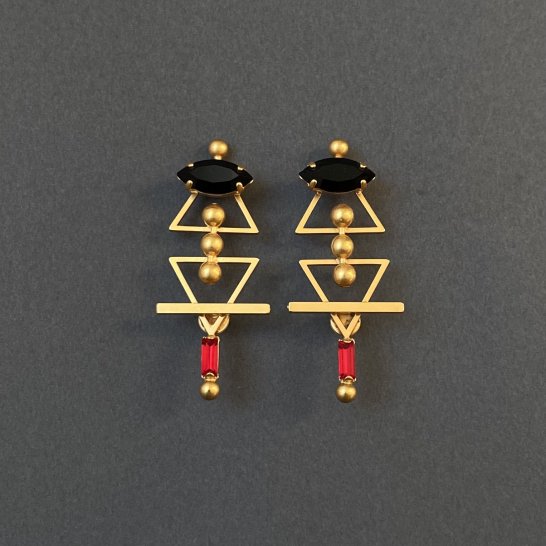  future triangle pierces(earrings) gold