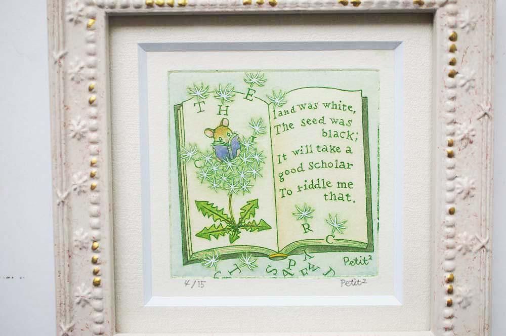 銅版画でオリジナルイラストをプリントしたかわいい雑貨で人気