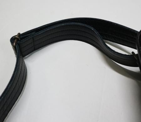 クッシュマン レザーショルダー バッグ スモール - TRAVIS