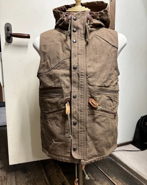 <img class='new_mark_img1' src='https://img.shop-pro.jp/img/new/icons43.gif' style='border:none;display:inline;margin:0px;padding:0px;width:auto;' />COLIMBO Original Sniper`s Vest