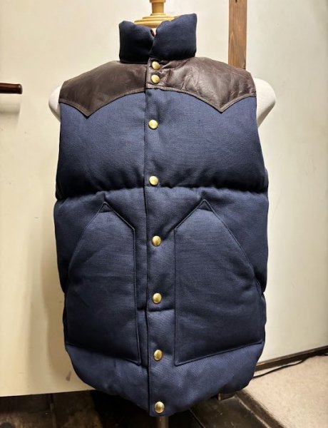 <img class='new_mark_img1' src='https://img.shop-pro.jp/img/new/icons15.gif' style='border:none;display:inline;margin:0px;padding:0px;width:auto;' />ROCKY MOUNTAINWAREHOUSE CANVAS DOWN VEST  