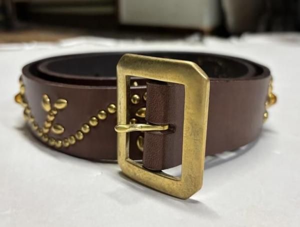 <img class='new_mark_img1' src='https://img.shop-pro.jp/img/new/icons55.gif' style='border:none;display:inline;margin:0px;padding:0px;width:auto;' /> JEWEL STUDDED LEATHER BELT 40mm Flower Pattern (եѥ)